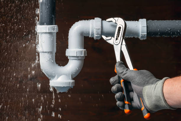 Professional Leak Detection technician working in Lake Harbor, FL